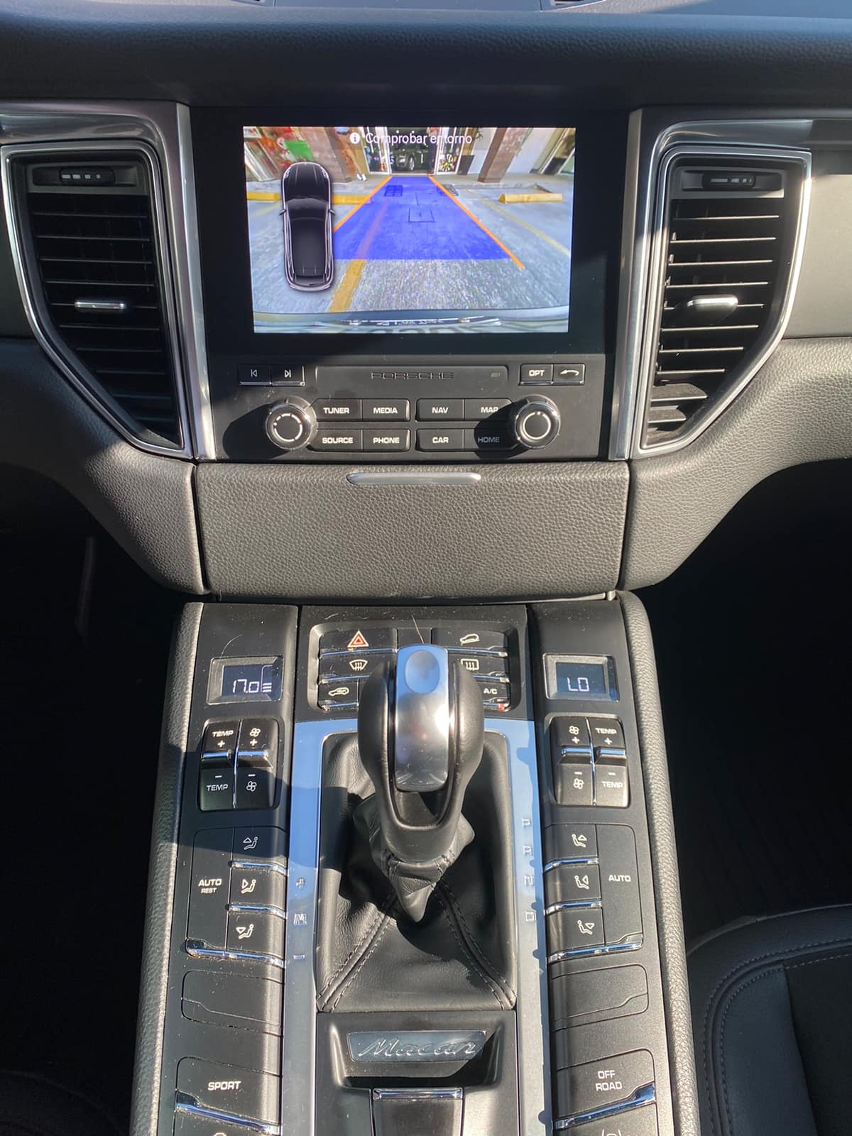 PorscheMacan (2)
