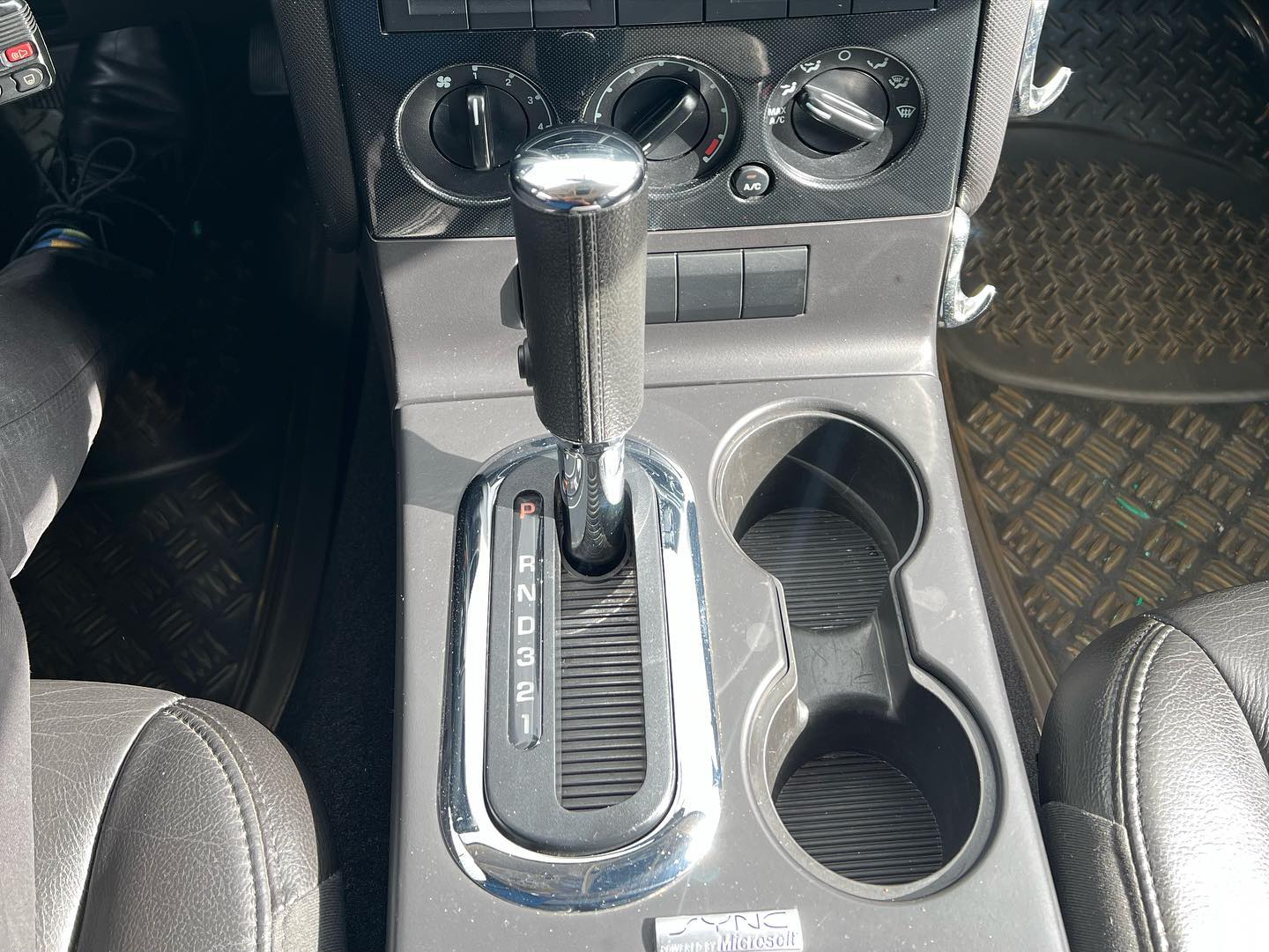 Ford Explorer (3)
