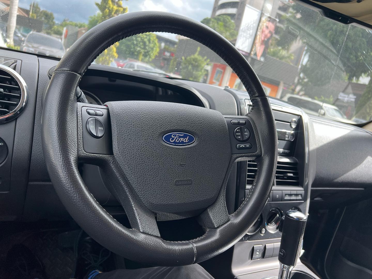 Ford Explorer (8)