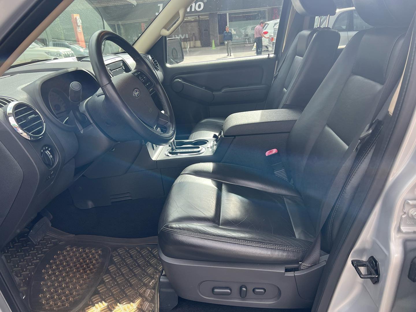 Ford Explorer (9)