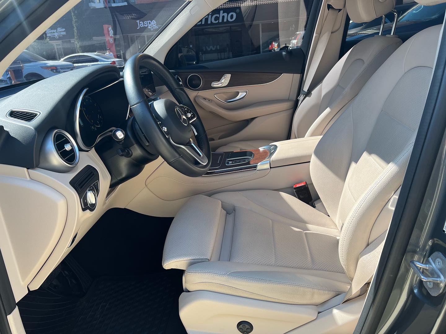 Mercedes Benz GLC 200 (3)