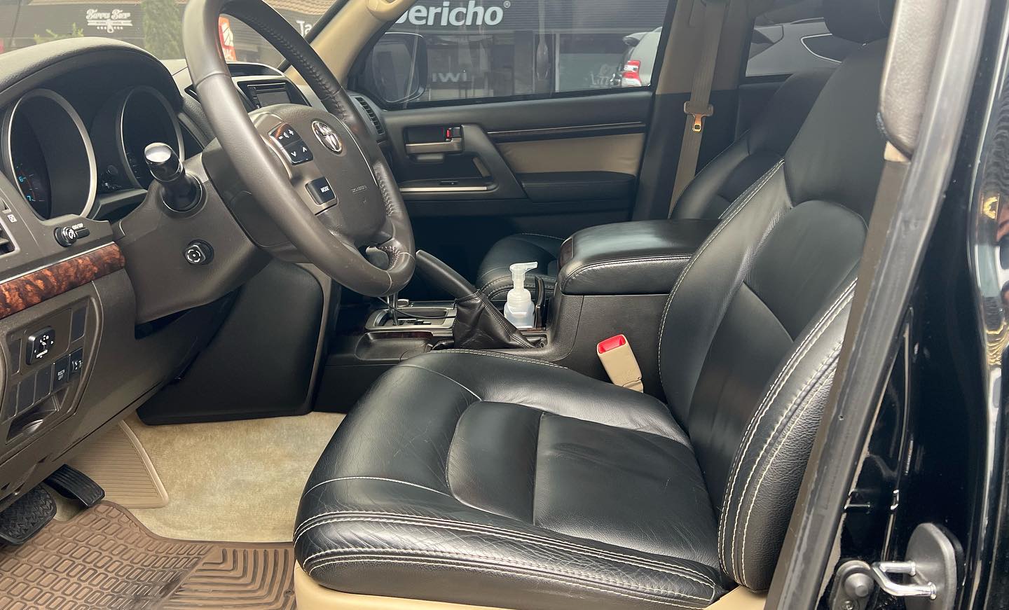 Toyota Land Cruiser (2)