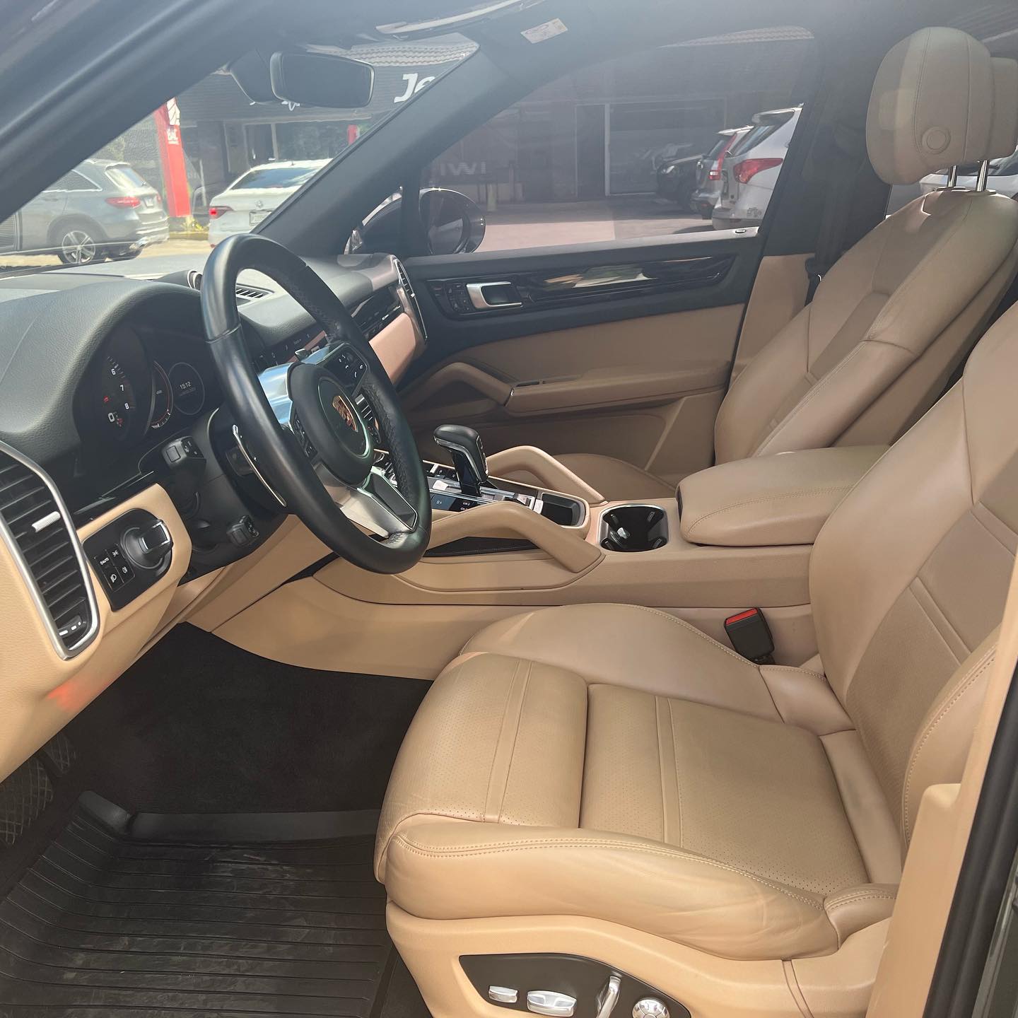 Porsche-Cayenne (6)