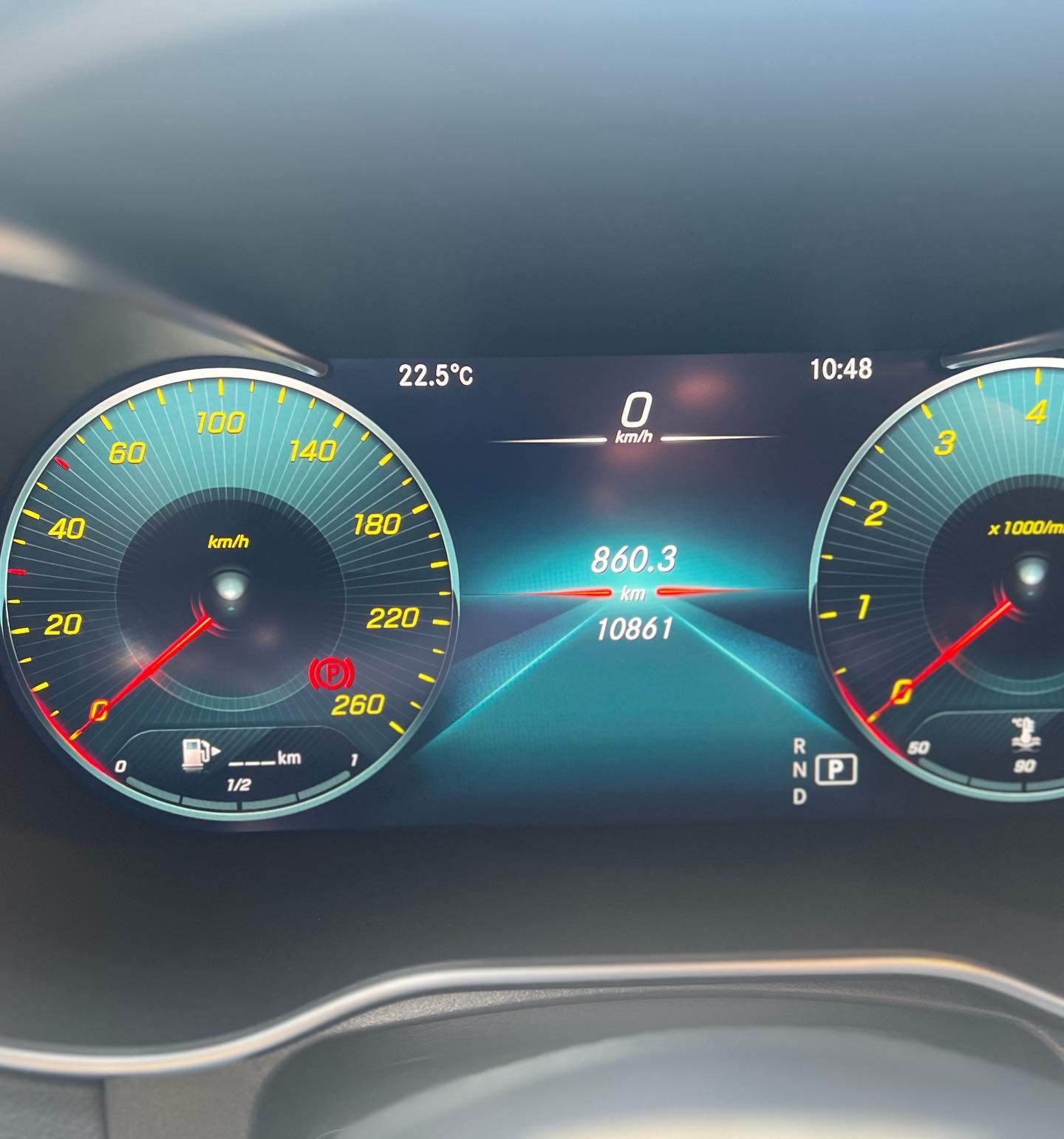 MercedsBenzGLC200 (10)