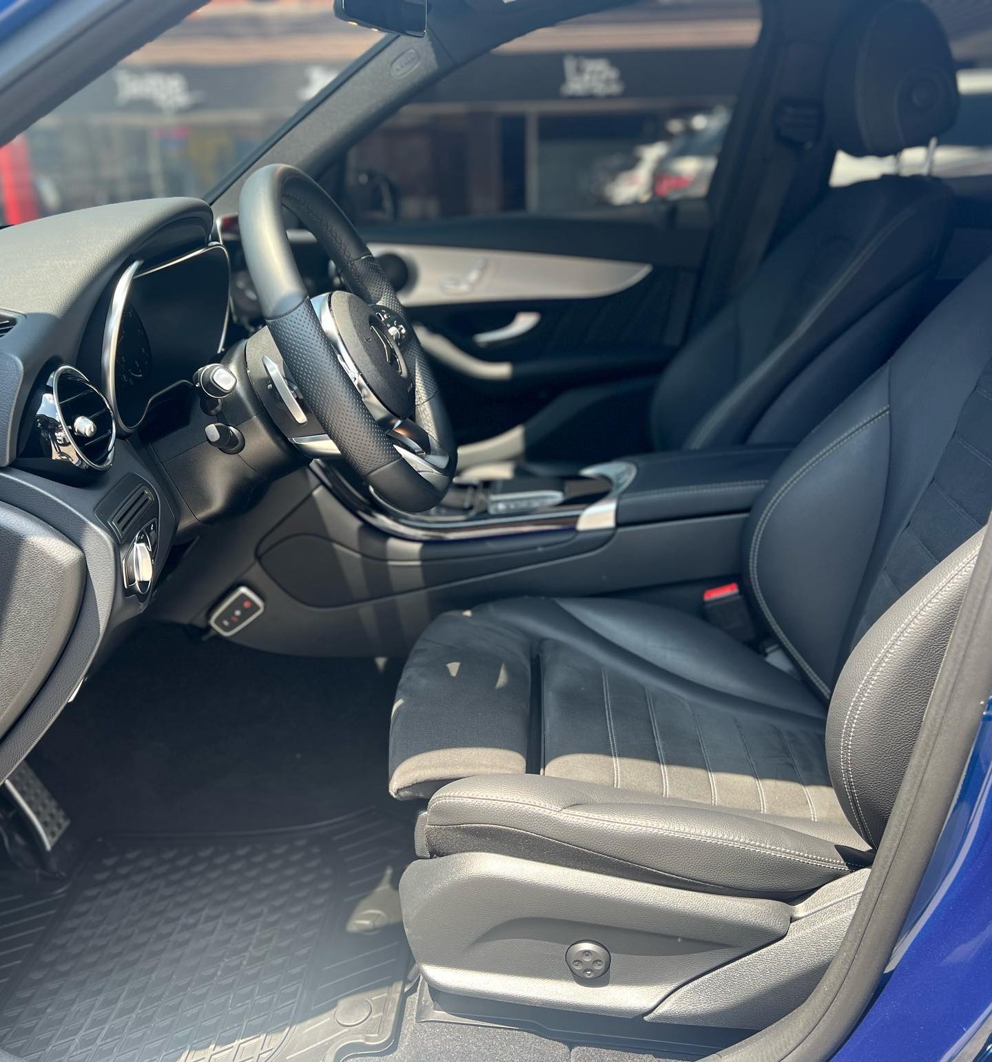 MercedsBenzGLC200 (2)