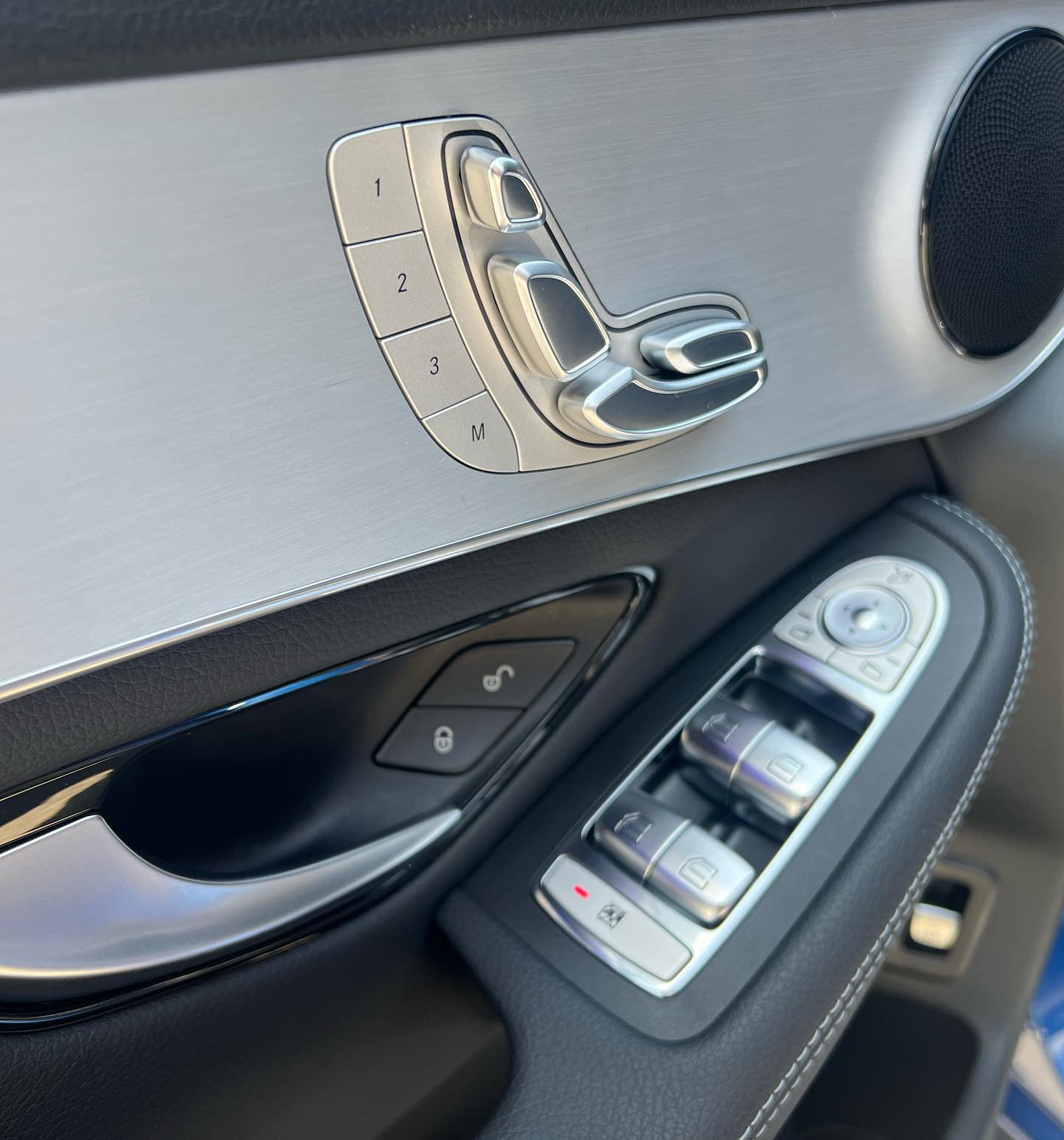 MercedsBenzGLC200 (3)