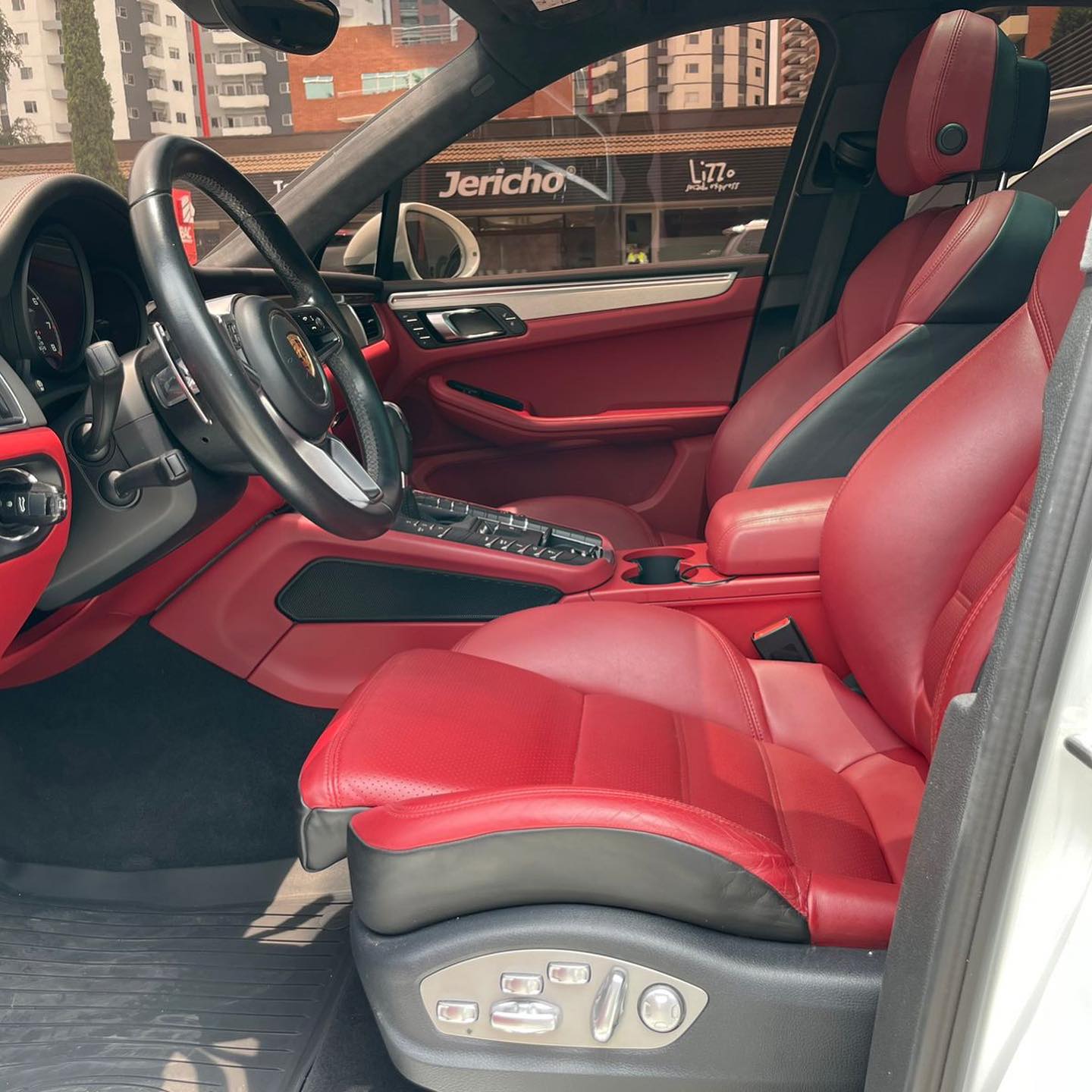 Porsche Macan (4)