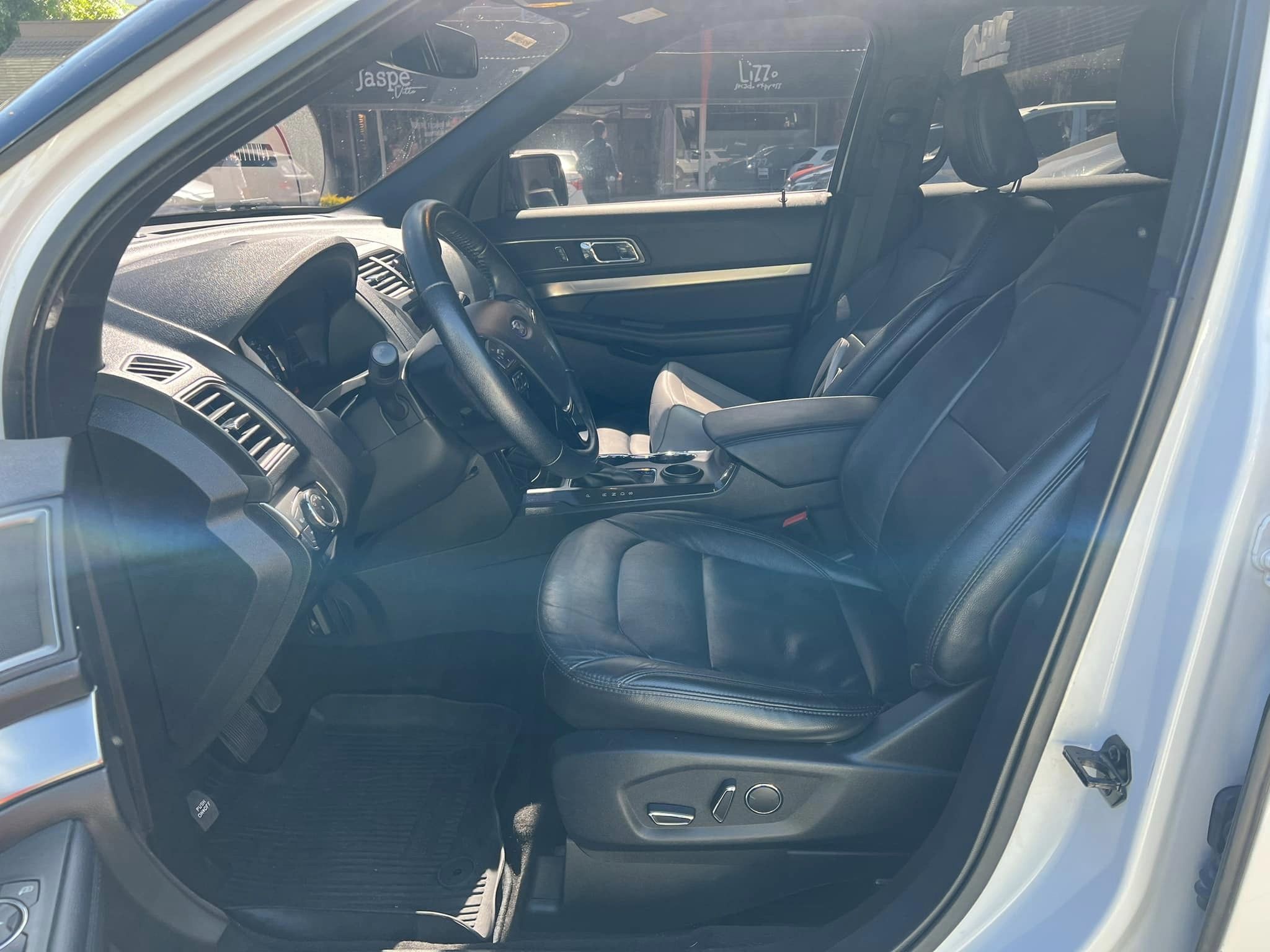 Ford Explorer (8)