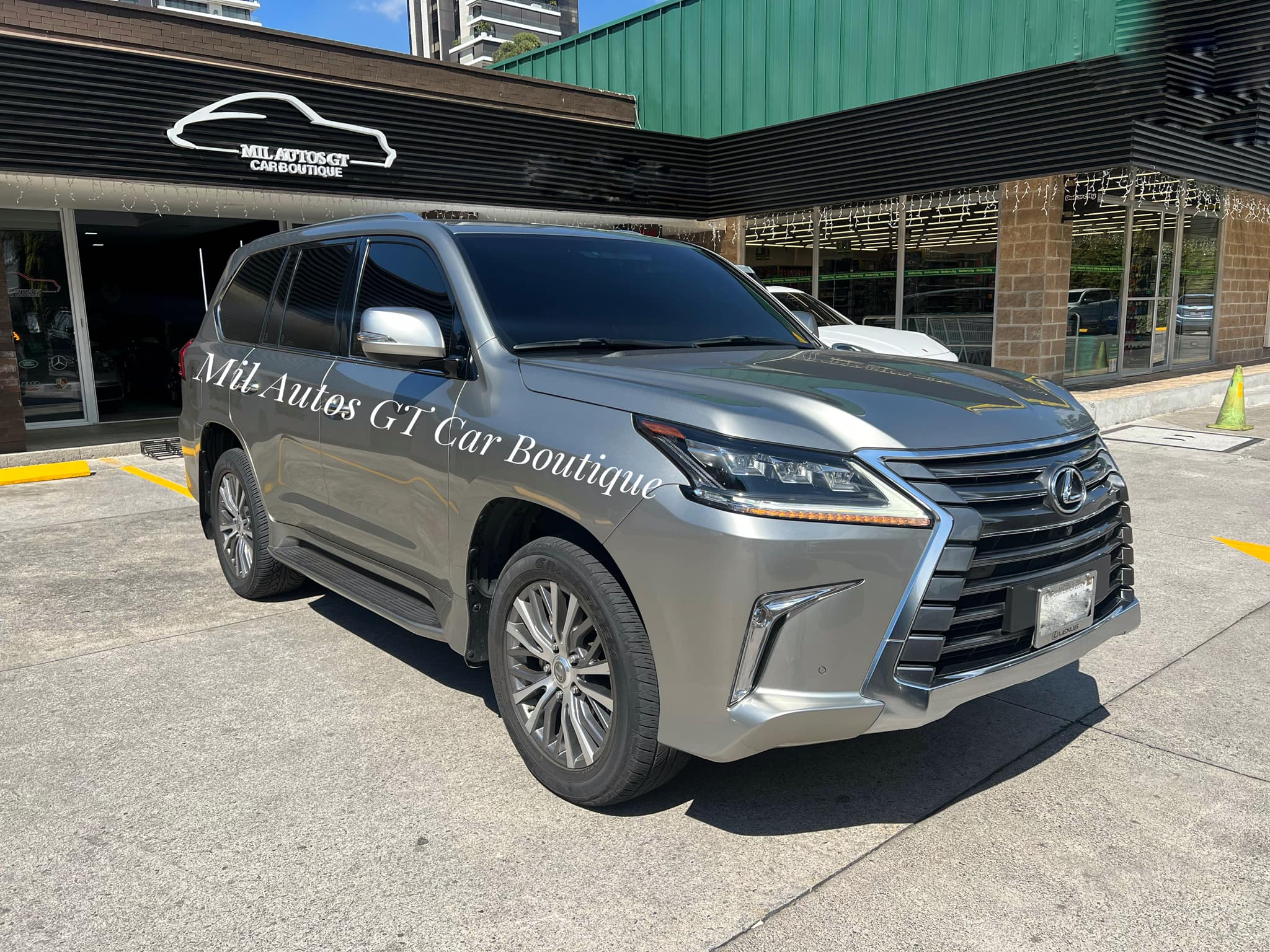 Lexus LX 450 (1)