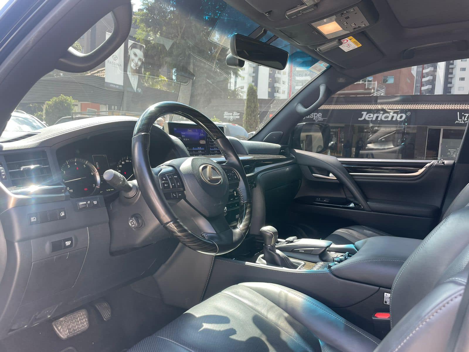 Lexus570 (2)