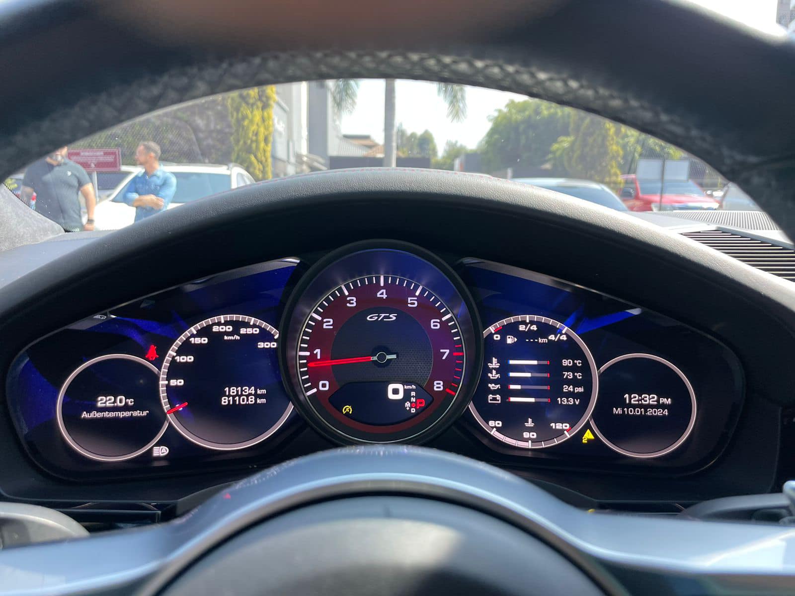 Porsche CAYENNE (1)