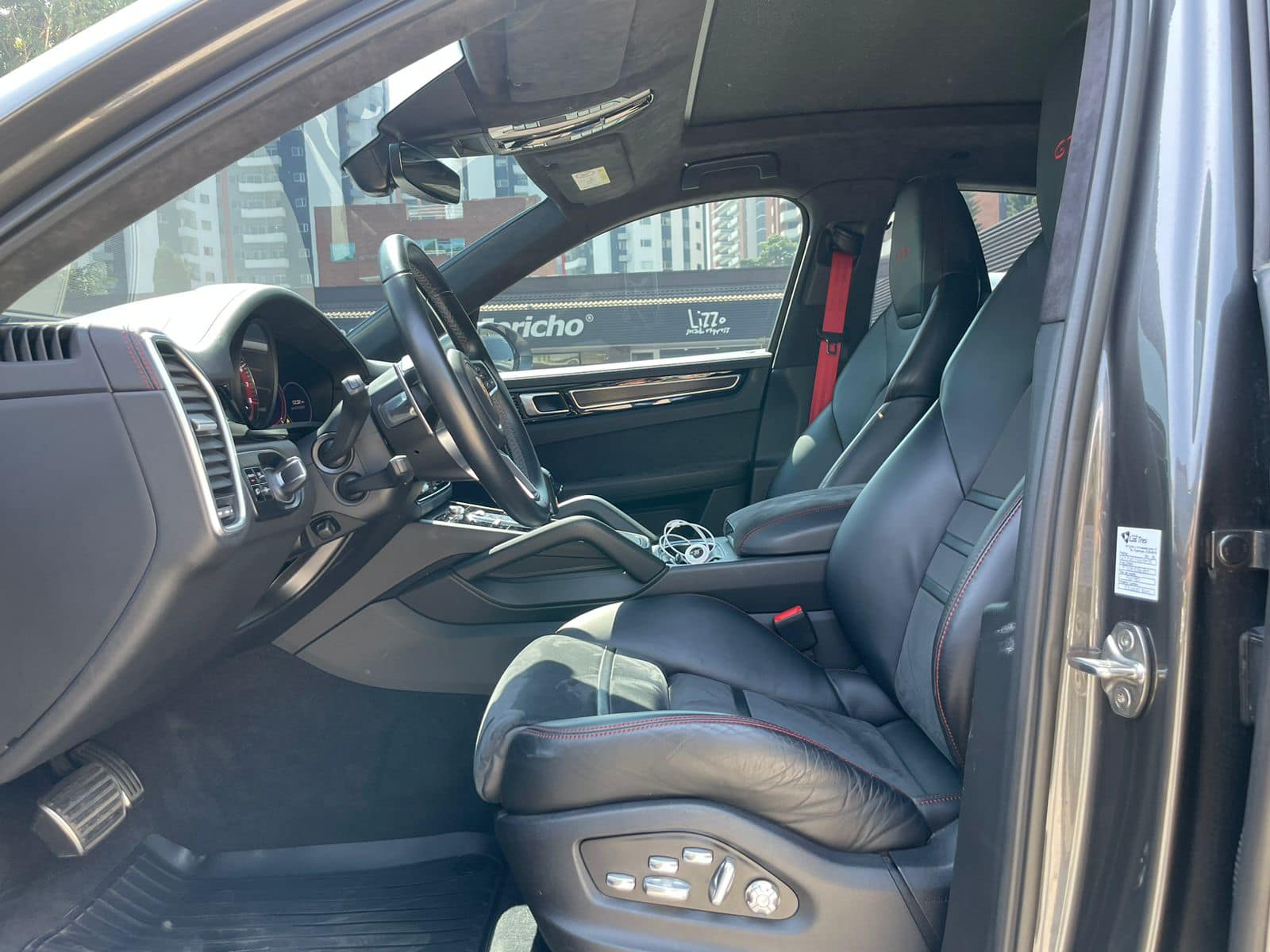 Porsche CAYENNE (4)