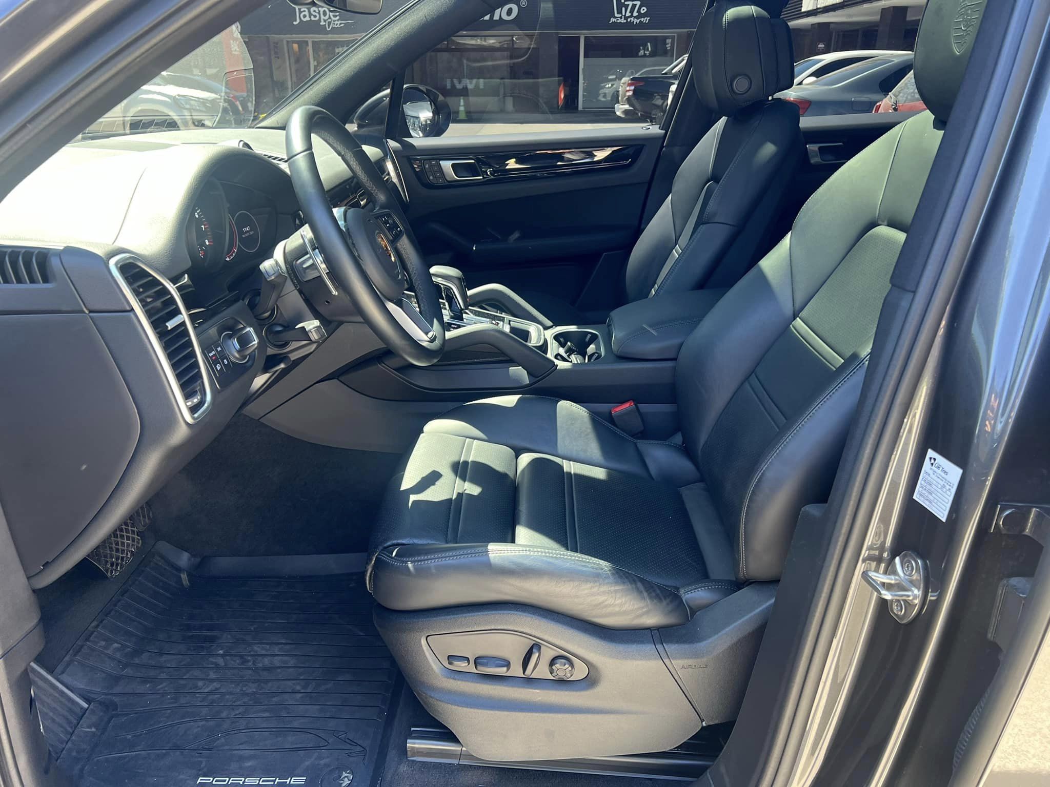 Porsche Cayenne (3)