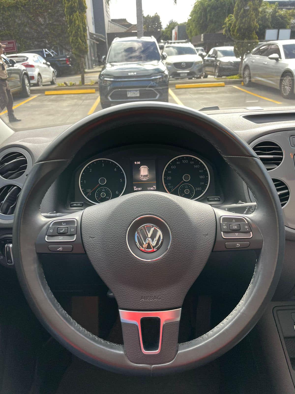 Volkswagen TIGUAN (6)