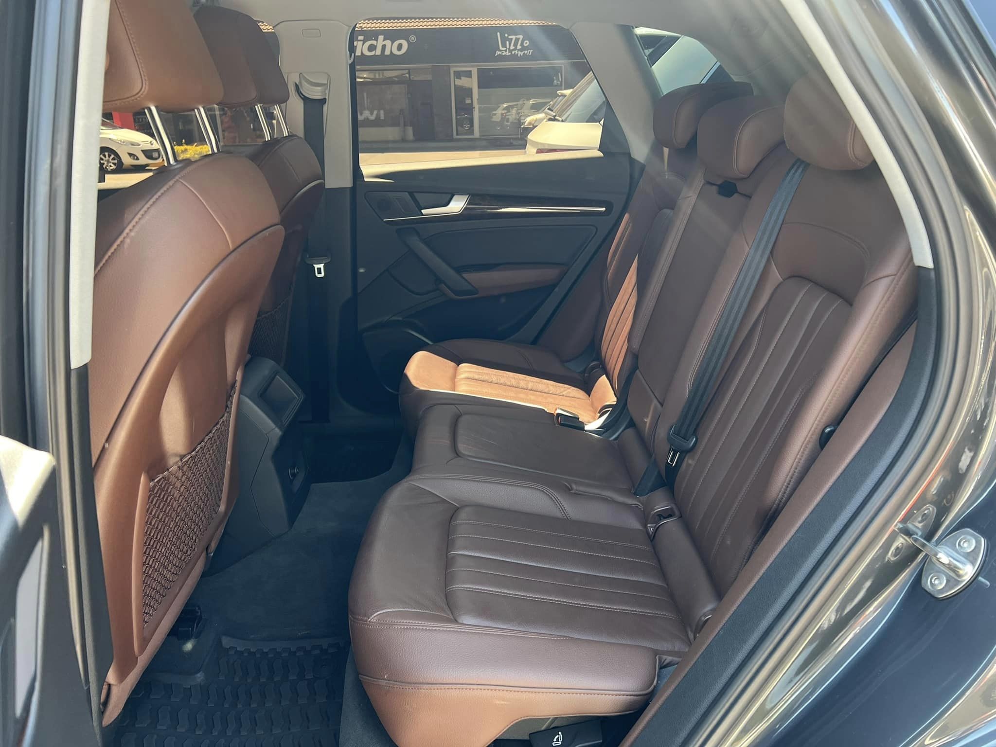 AUDI (2)