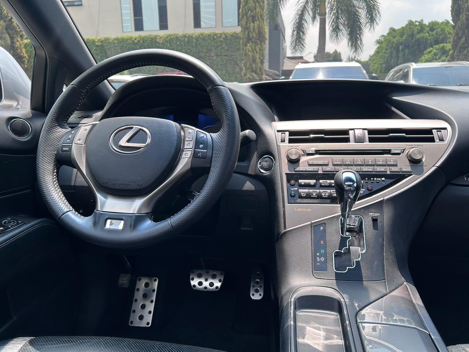 Lexus EX300 (11)