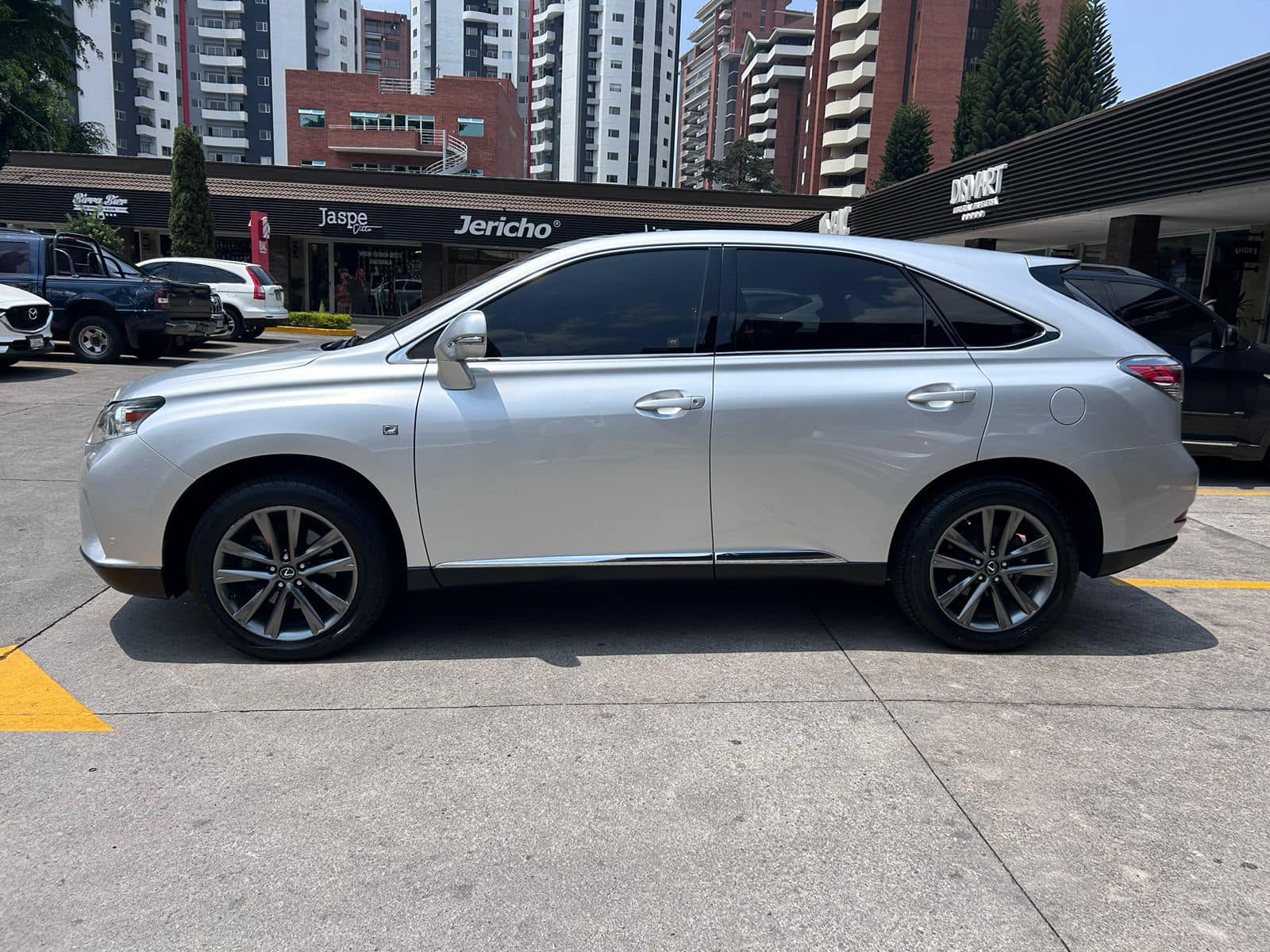 Lexus EX300 (7)