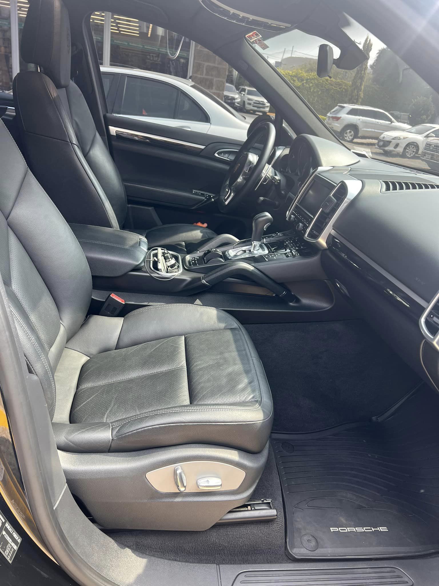 Porsche Cayenne (4)