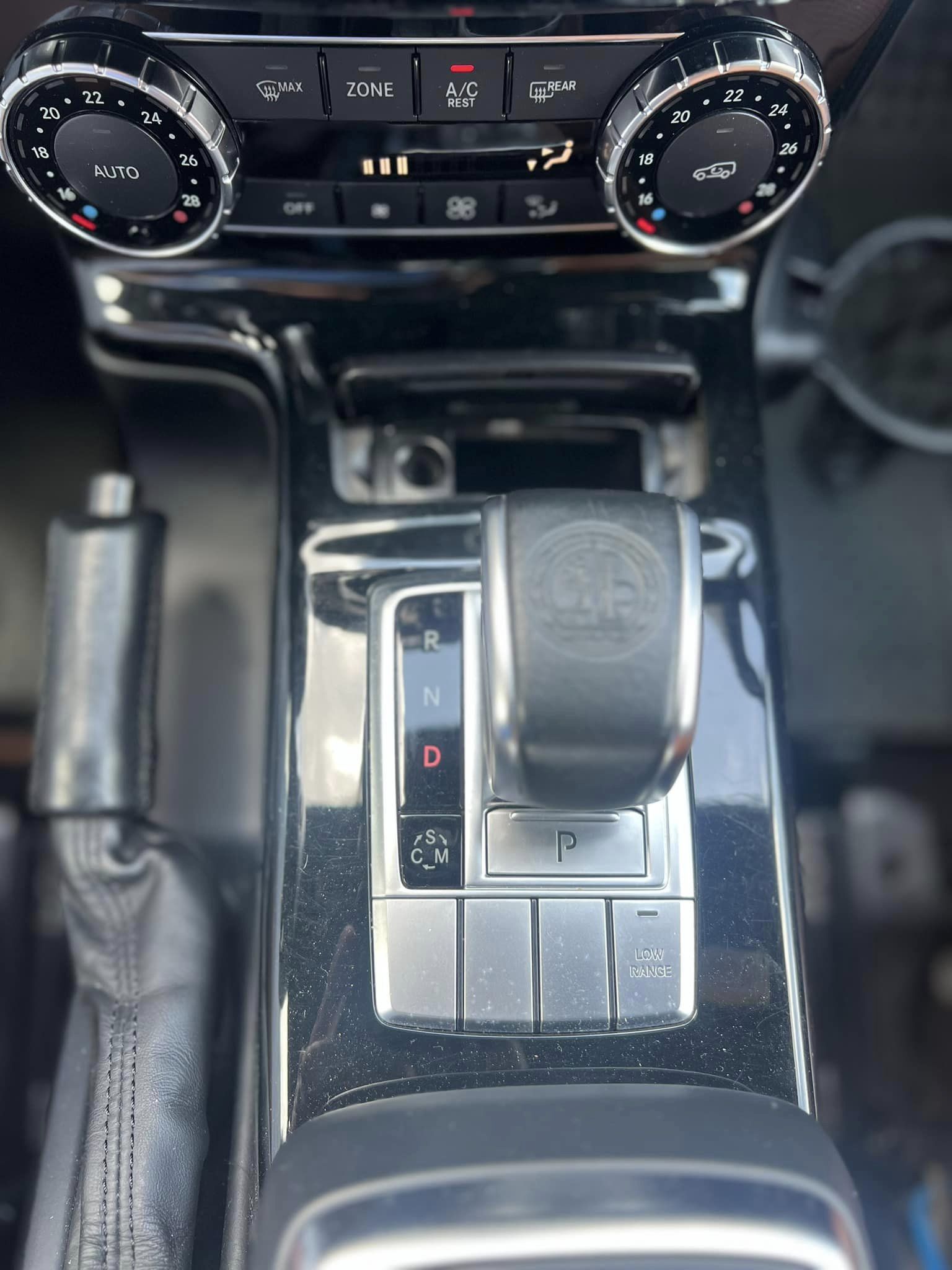 Mercedes Benz (2)