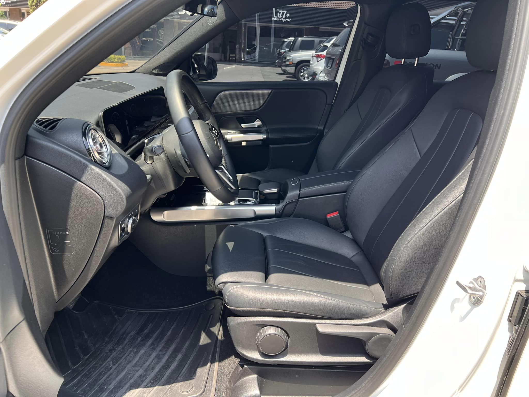 MercedesBenz GLB (11)