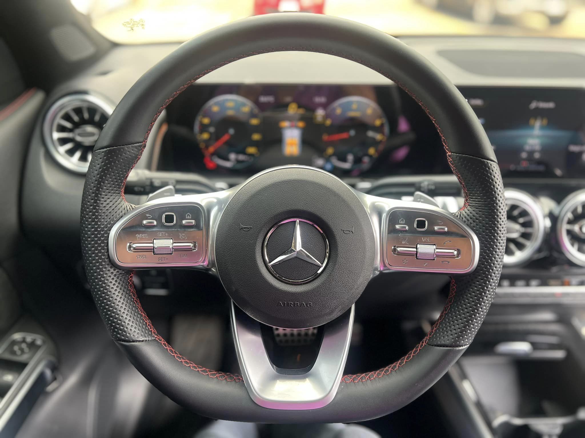 MercedesBenzGLB (2)