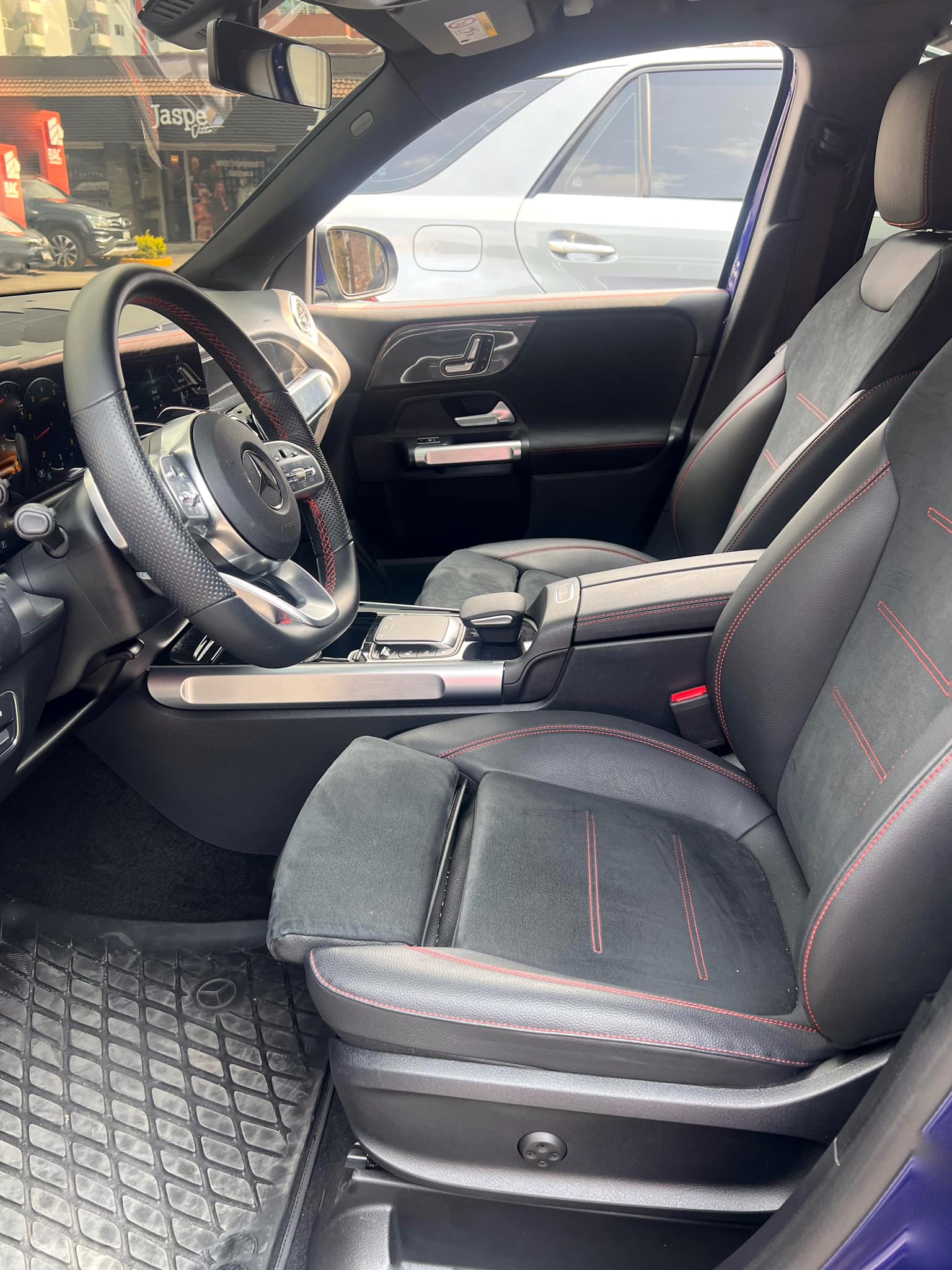MercedesBenzGLB (9)