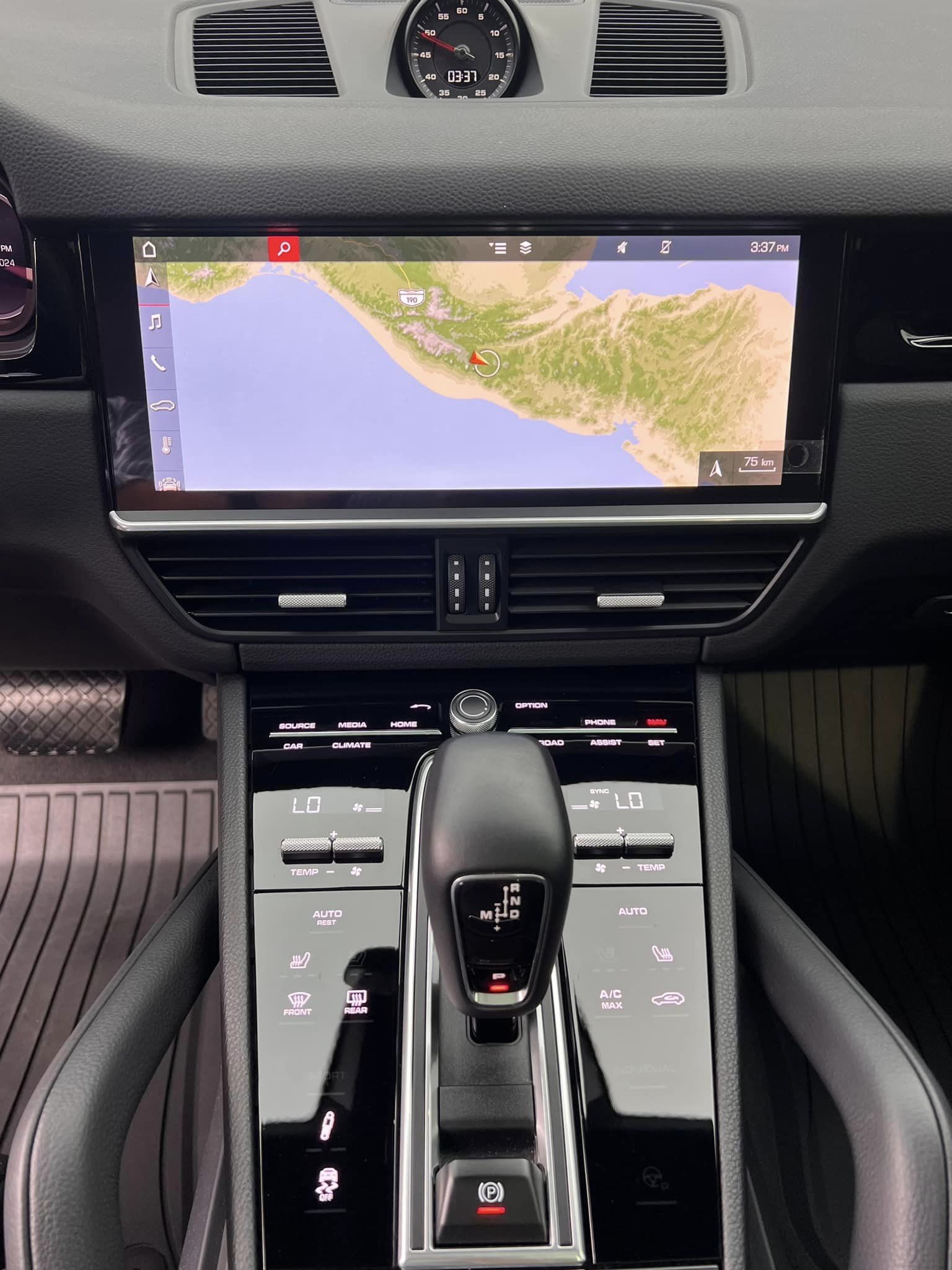 PorscheCayenne (2)
