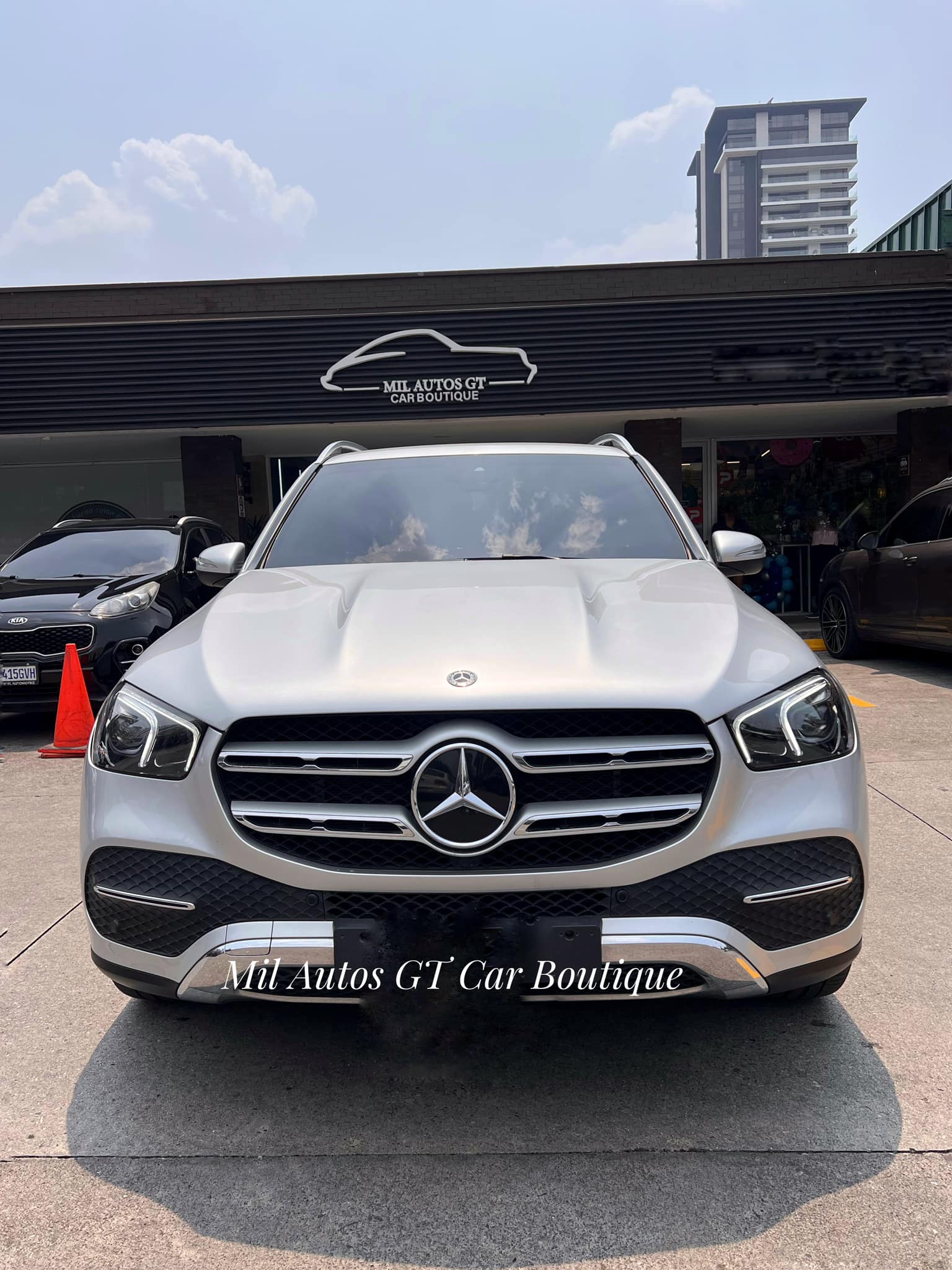 Mercedes Benz (2)
