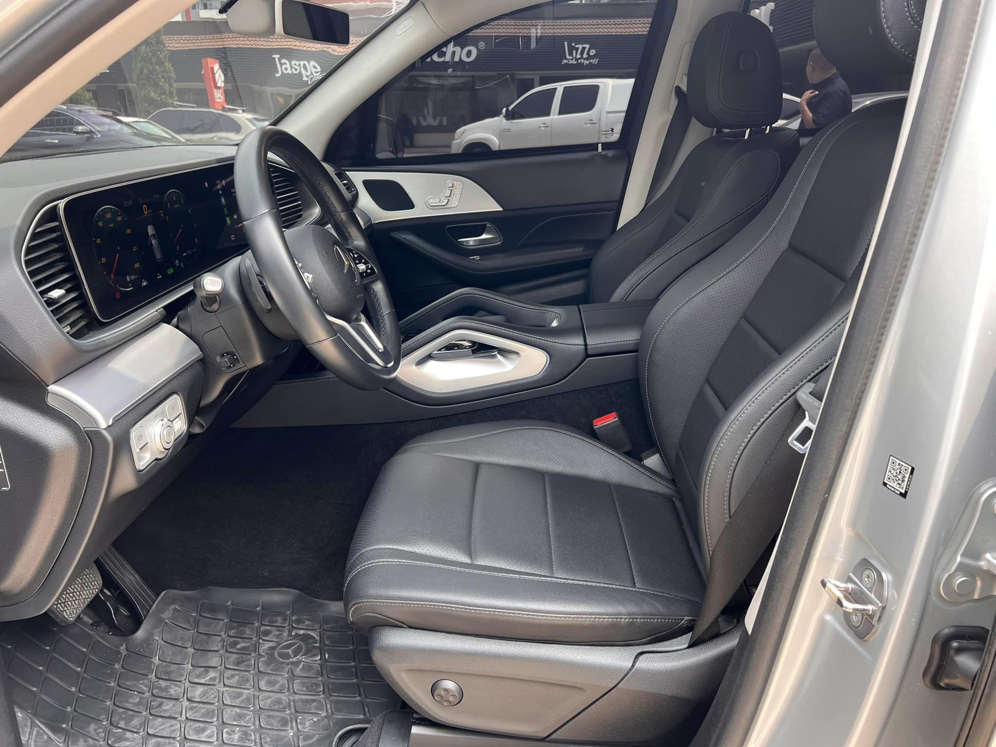 Mercedes Benz (6)