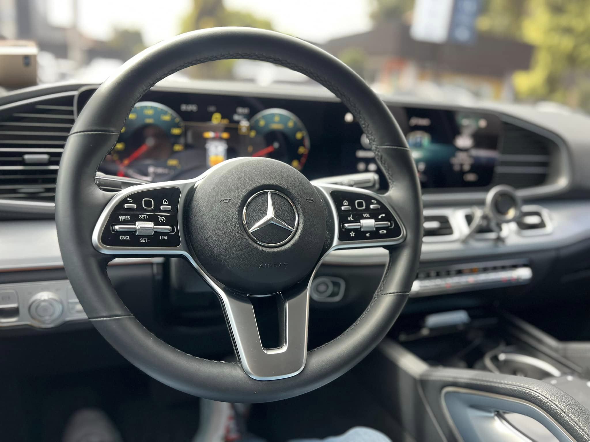 MercedesBenz (2)