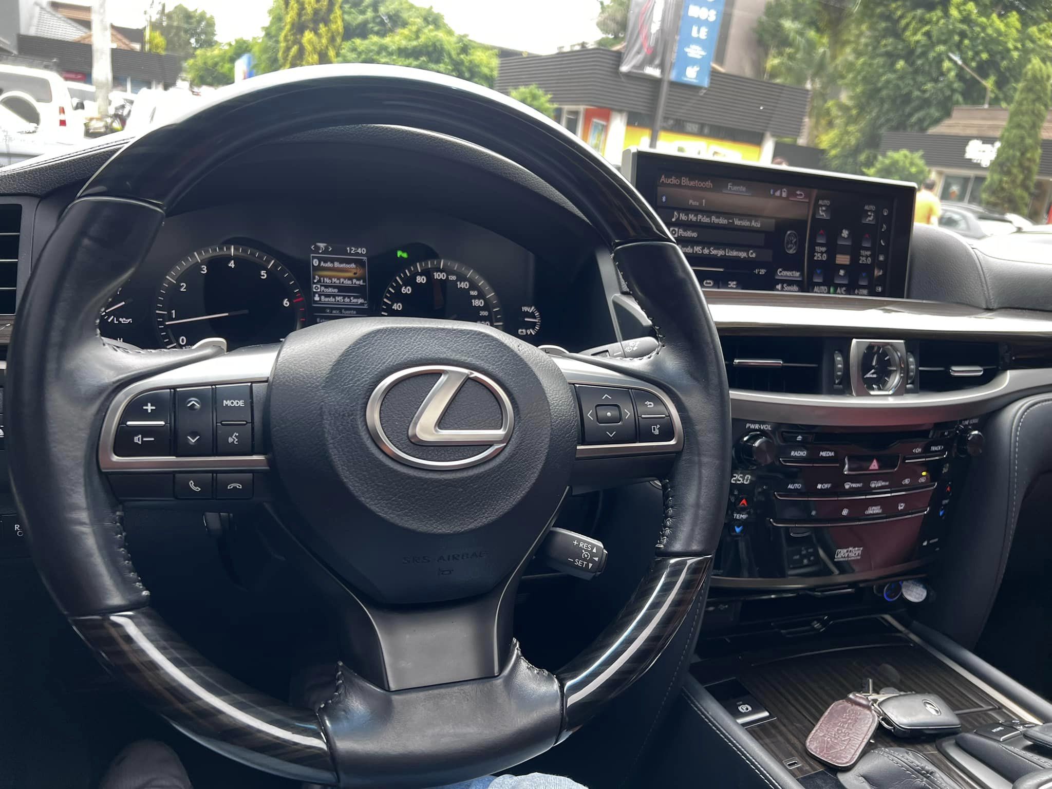 Lexus (6)