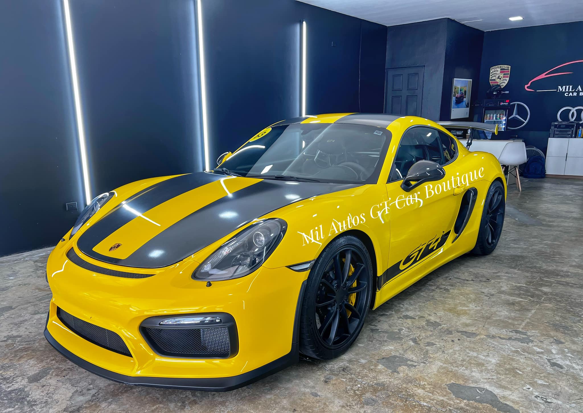Porsche Cayman GT4