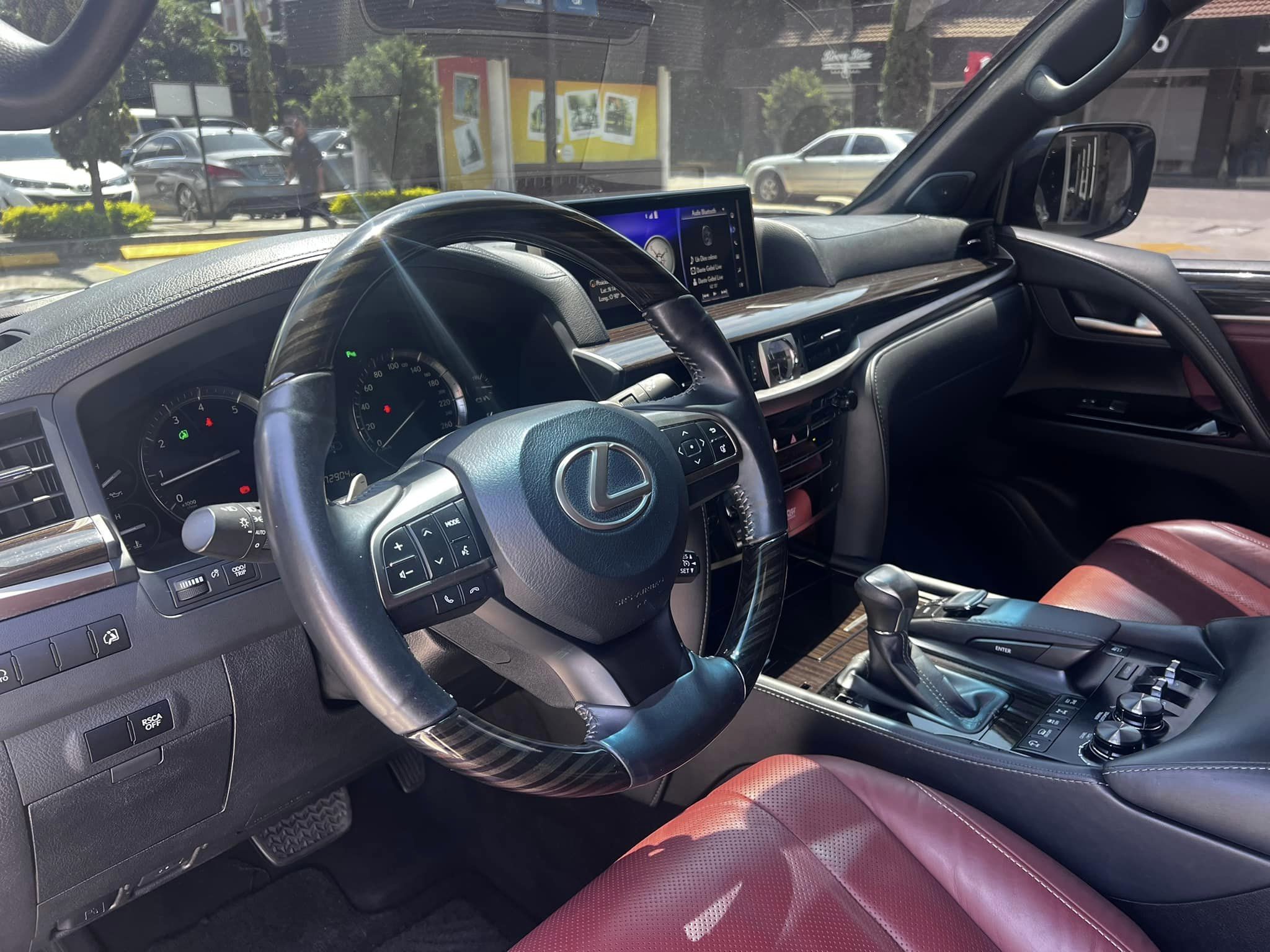 Lexus (8)